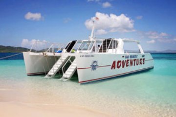 a small boat in a body of water